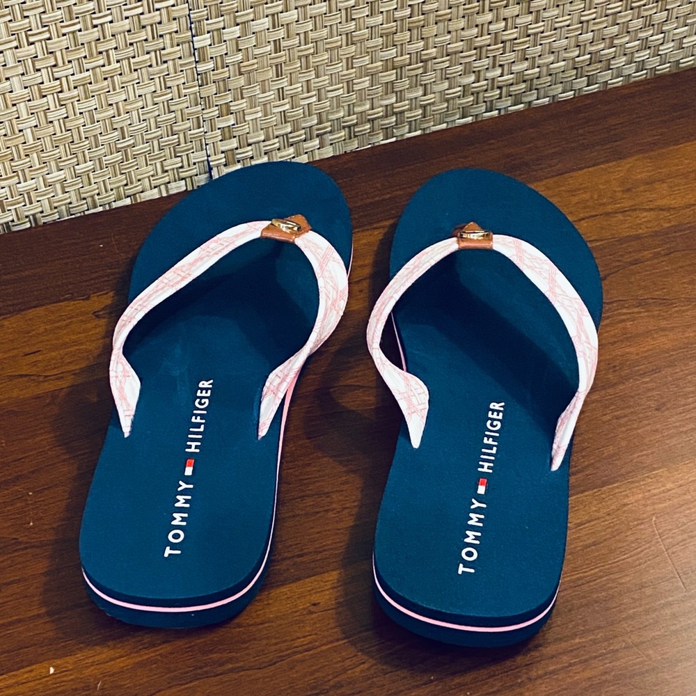 🌟9xHP🌟Tommy Hilfiger Pink Scenic Flip Flops - Picture 9 of 11